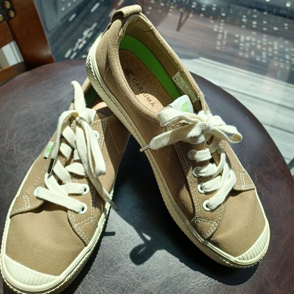 Cariuma Casual Sneakers *Like New - Picture 1 of 4